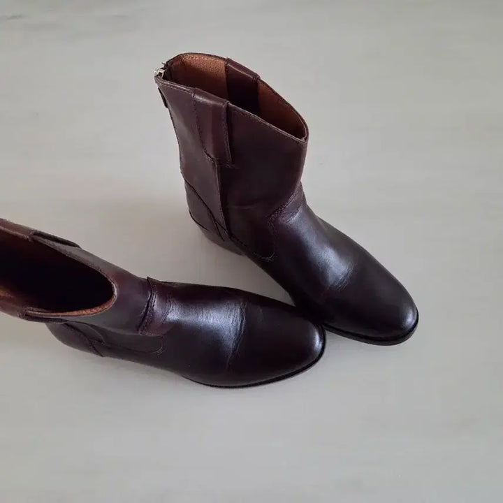 [SOLD OUT] 쿠에른 CUEREN 멋진 딥브라운 앵클부츠 (230추천)