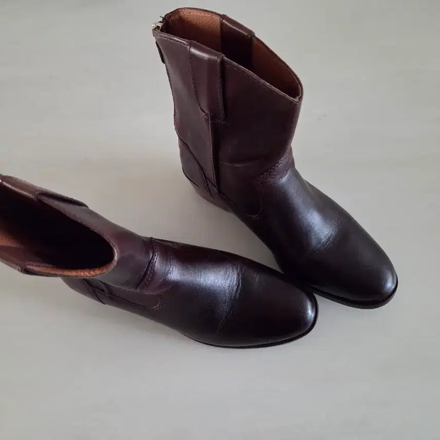[SOLD OUT] 쿠에른 CUEREN 멋진 딥브라운 앵클부츠 (230추천)