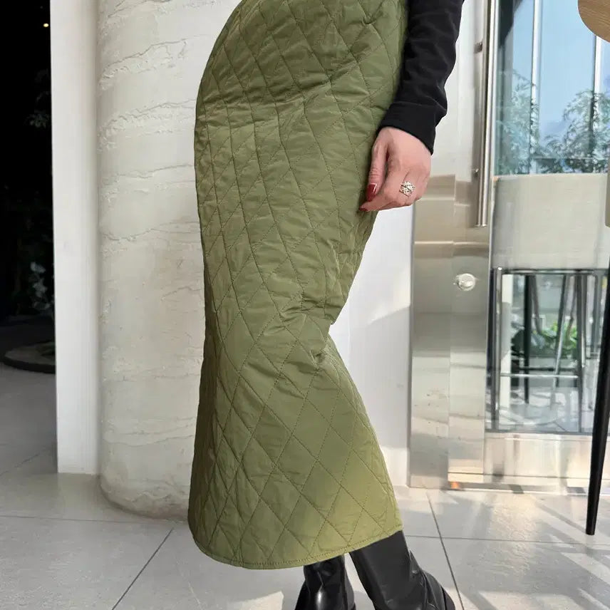 [BUNJANG] Quilted Long Skirt / 퀼팅스커트 뒷지퍼 뒷트임 롱스커트 겨울롱스커트