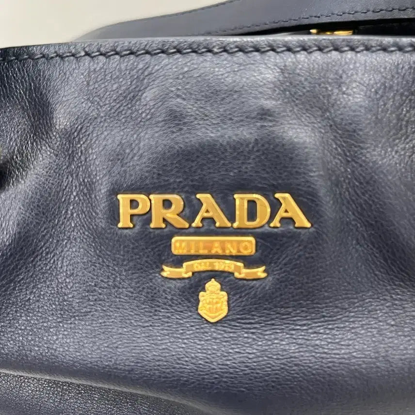 [BUNJANG] Prada Navy Leather Tote Bag / 프라다 네이비 금장 로고 가죽 토트백 정품