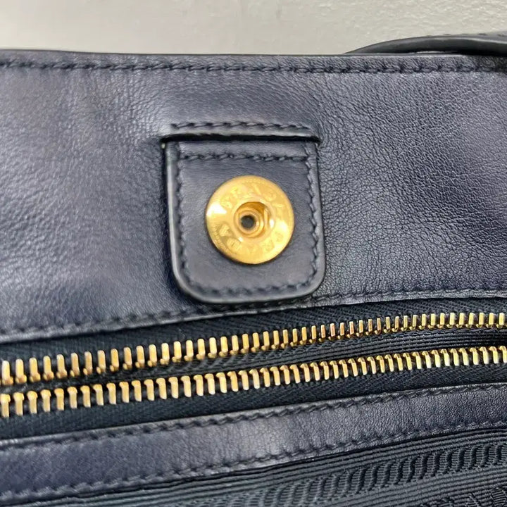 [BUNJANG] Prada Navy Leather Tote Bag / 프라다 네이비 금장 로고 가죽 토트백 정품