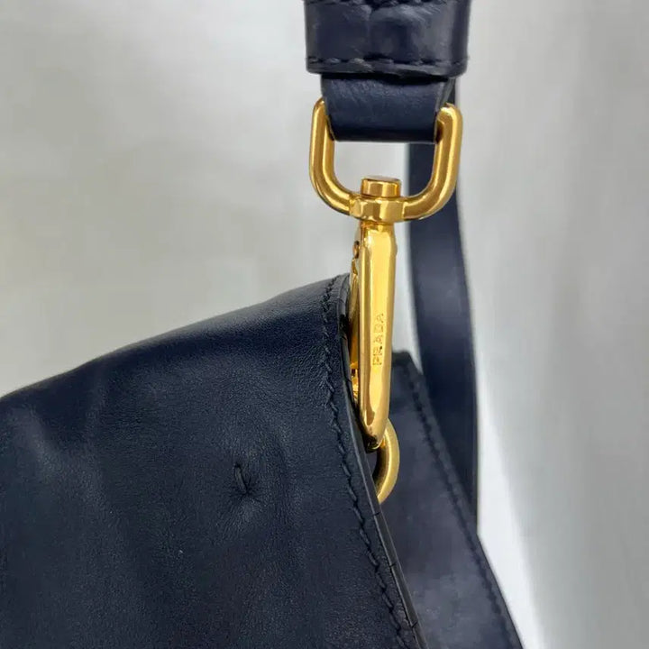 [BUNJANG] Prada Navy Leather Tote Bag / 프라다 네이비 금장 로고 가죽 토트백 정품