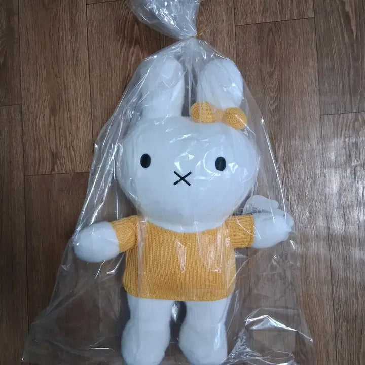 [BUNJANG] Miffy Yellow Knit Outfit Doll / 미피 인형 옐로우 니트 옷 리본 48정도(무료배송)