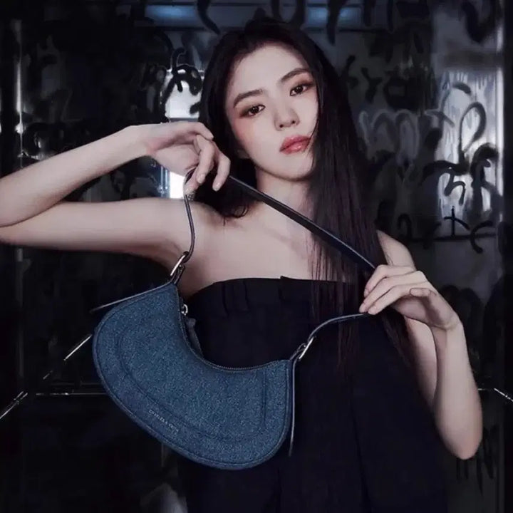 [BUNJANG] Han So Hee Charles & Keith Petra Curve Shoulder Bag (Sealed) / (미개봉 새상품) 한소희 찰스앤키스 페트라 커브 숄더백 핑크