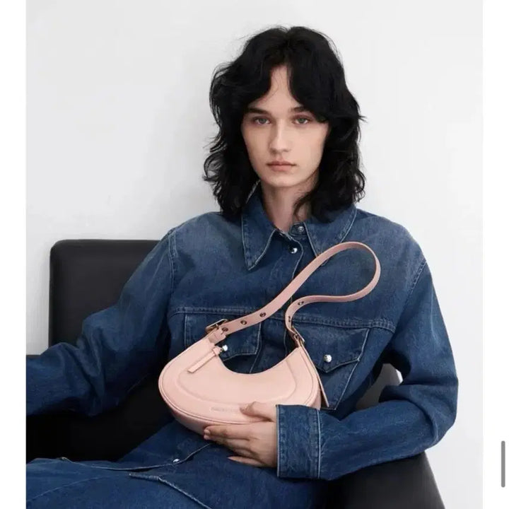 [BUNJANG] Han So Hee Charles & Keith Petra Curve Shoulder Bag (Sealed) / (미개봉 새상품) 한소희 찰스앤키스 페트라 커브 숄더백 핑크