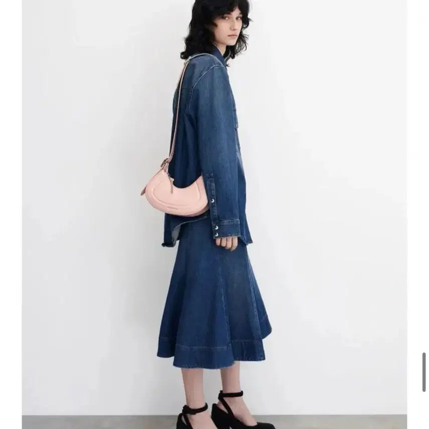 [BUNJANG] Han So Hee Charles & Keith Petra Curve Shoulder Bag (Sealed) / (미개봉 새상품) 한소희 찰스앤키스 페트라 커브 숄더백 핑크