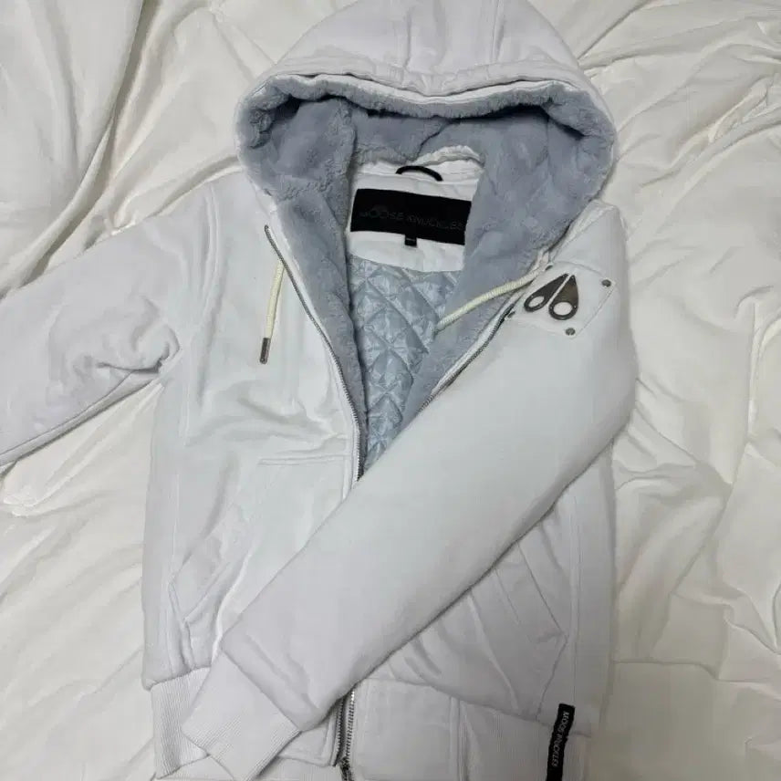 [BUNJANG] Moose Knuckles Bunny Sweater White Women&