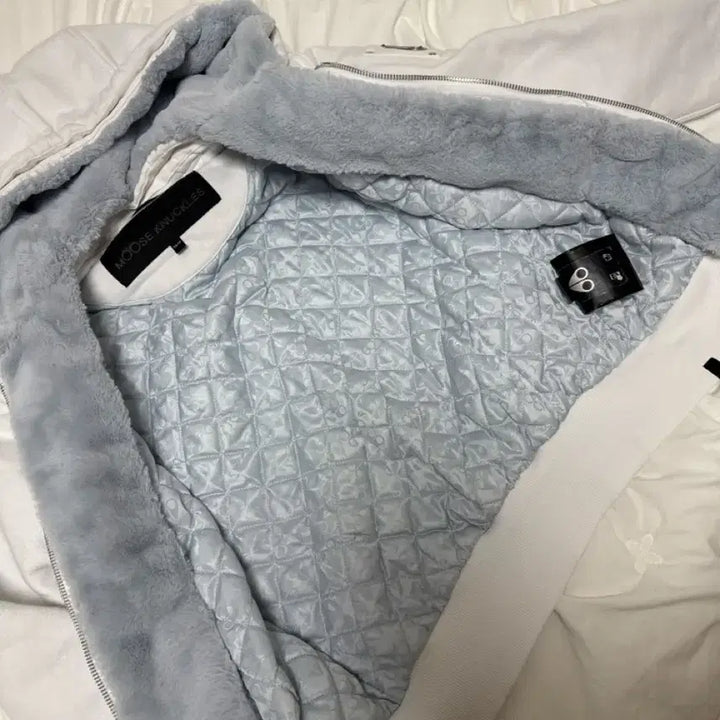 [BUNJANG] Moose Knuckles Bunny Sweater White Women&