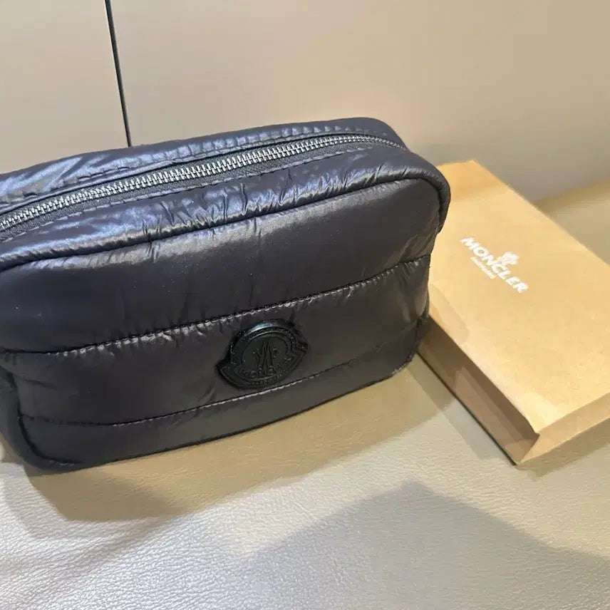 [BUNJANG] Moncler Padded Pouch New / 몽클레어  패딩 파우치  새상품