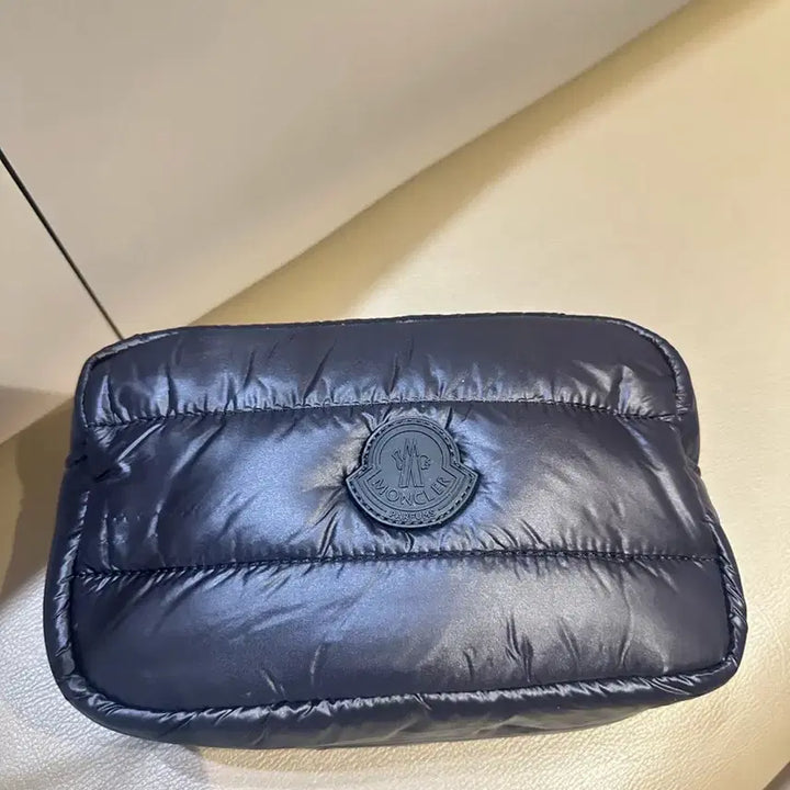 [BUNJANG] Moncler Padded Pouch New / 몽클레어  패딩 파우치  새상품