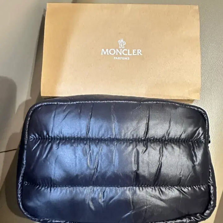 [BUNJANG] Moncler Padded Pouch New / 몽클레어  패딩 파우치  새상품