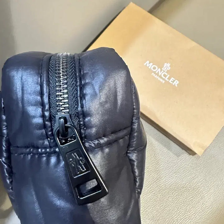 [BUNJANG] Moncler Padded Pouch New / 몽클레어  패딩 파우치  새상품