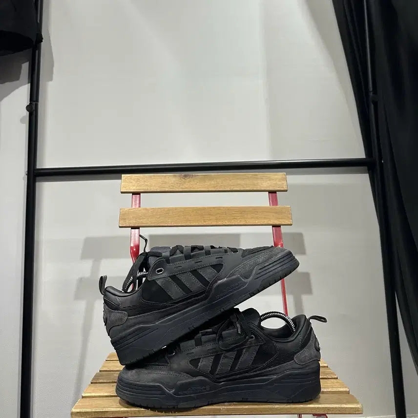 [BUNJANG] Adidas Triple Black Sneakers / 265) 아디다스 운동화 남성 남자 신발 아디 2000 트리플 블랙