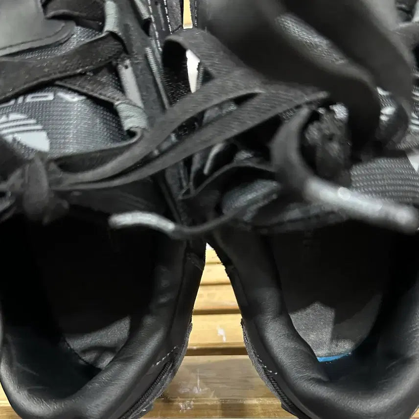 [BUNJANG] Adidas Triple Black Sneakers / 265) 아디다스 운동화 남성 남자 신발 아디 2000 트리플 블랙