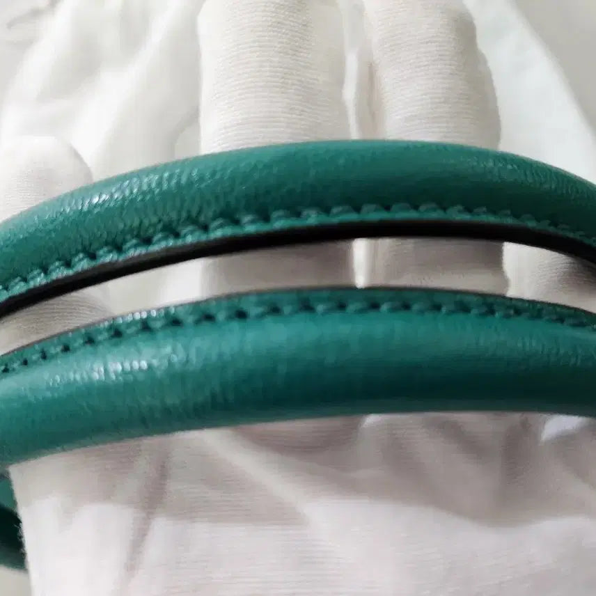 [BUNJANG] Miu Miu Green Leather Tote Bag / 미우미우 그린 레더 토트백