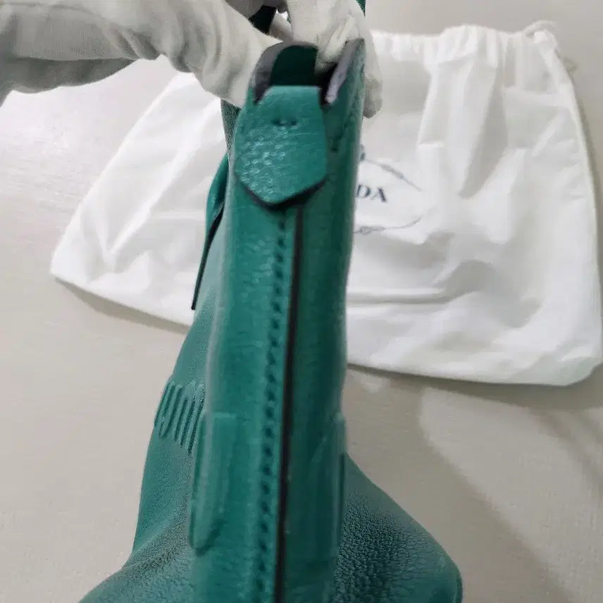 [BUNJANG] Miu Miu Green Leather Tote Bag / 미우미우 그린 레더 토트백