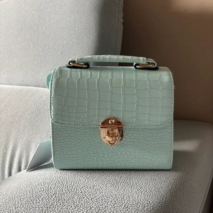 [BUNJANG] BRAVISSIMO Mini Crossbody Bag (Mint) / [새상품/택도안뗌] BRAVISSIMO 미니 크로스백 민트