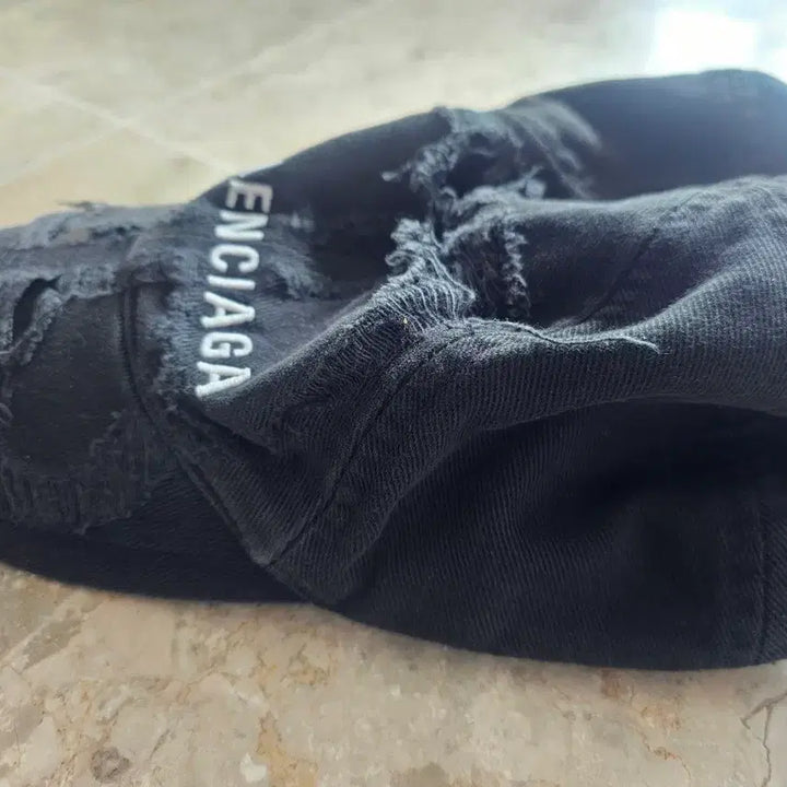 [BUNJANG] Balenciaga Black Damage Ball Cap / 발렌시아가 블랙 데미지 볼캡
