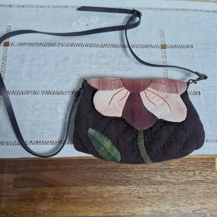 [BUNJANG] Handmade Quilt Crossbody Bag / 퀼트  핸드메이드 고급 크로스.새상품