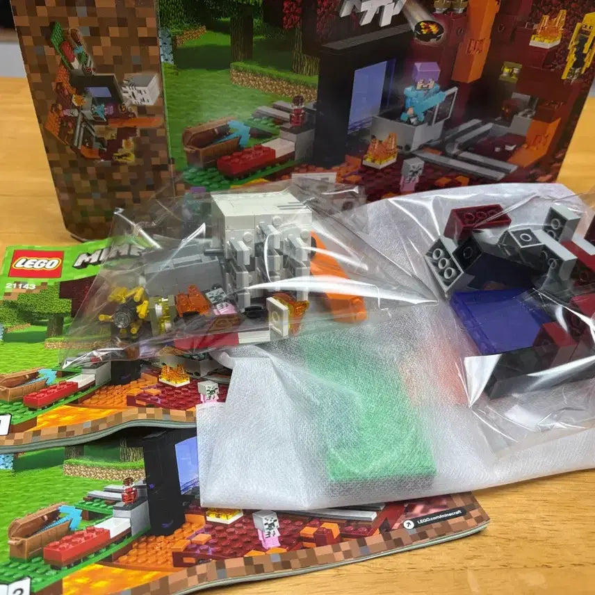 [BUNJANG] LEGO Minecraft Nether Fortress / 레고 마인크래프트 네더 요새