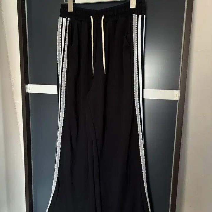 [BUNJANG] Vintage Sweatpants with Lace Detail / Vintage 스웻팬츠