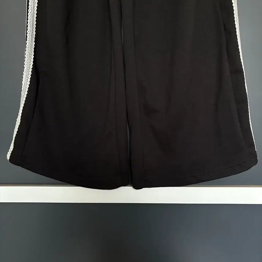 [BUNJANG] Vintage Sweatpants with Lace Detail / Vintage 스웻팬츠