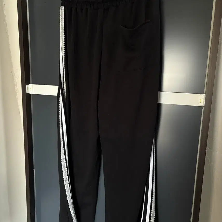 [BUNJANG] Vintage Sweatpants with Lace Detail / Vintage 스웻팬츠