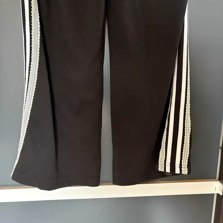 [BUNJANG] Vintage Sweatpants with Lace Detail / Vintage 스웻팬츠
