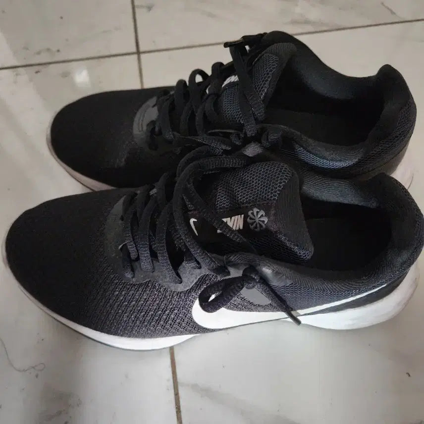 [BUNJANG] Nike Revolution 6 Black Running Shoes 230mm / 나이키 블랙 런닝화 운동화230