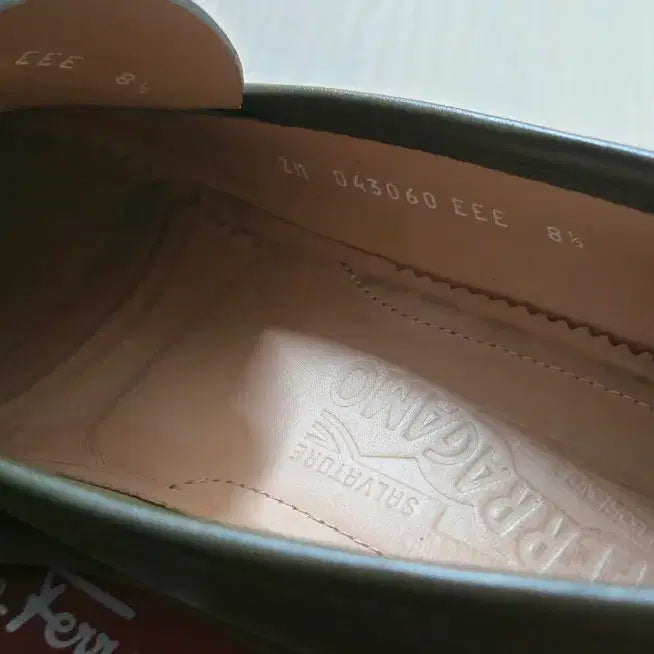 [BUNJANG] Ferragamo Gancini Loafer UK8.5EEE / 페라가모 간치니 로퍼 uk8.5eee (275)