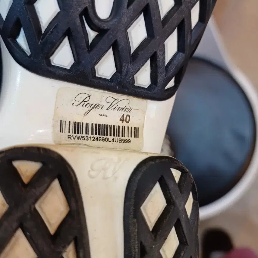 [BUNJANG] Roger Vivier Viv Run Buckle Sneakers / 로저비비에 비브 런 버클스니커즈