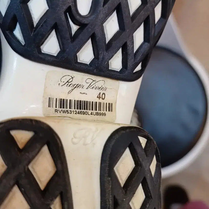 [BUNJANG] Roger Vivier Viv Run Buckle Sneakers / 로저비비에 비브 런 버클스니커즈