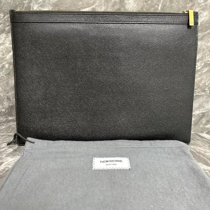 [BUNJANG] Thom Browne Pebble Grain Document Holder Clutch Medium / 톰브라운 페블 그레인 도큐먼트 홀더 클러치 미디움