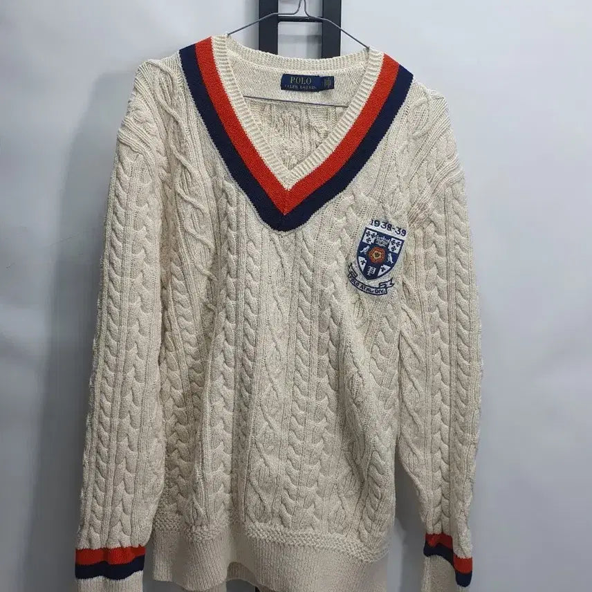 [BUNJANG] Polo Ralph Lauren Cricket Cable Knit Shield Patch V-Neck Sweater / 폴로 랄프로렌 크리켓 니트 꽈베기 실드패치 브이넥 스웨터 아이보리 xl