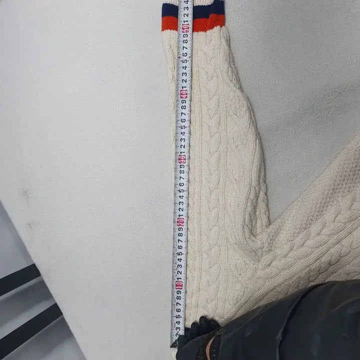 [BUNJANG] Polo Ralph Lauren Cricket Cable Knit Shield Patch V-Neck Sweater / 폴로 랄프로렌 크리켓 니트 꽈베기 실드패치 브이넥 스웨터 아이보리 xl
