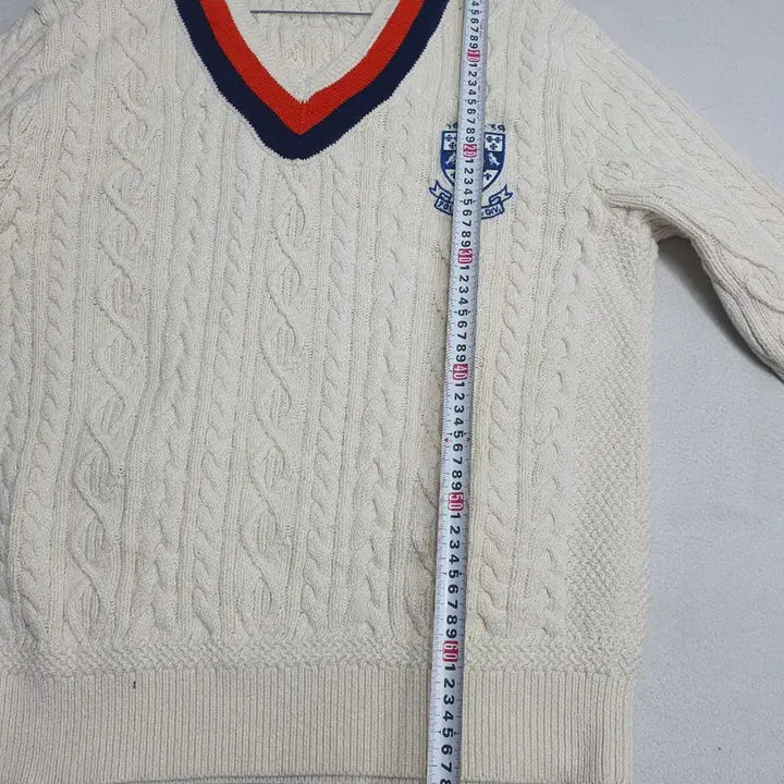 [BUNJANG] Polo Ralph Lauren Cricket Cable Knit Shield Patch V-Neck Sweater / 폴로 랄프로렌 크리켓 니트 꽈베기 실드패치 브이넥 스웨터 아이보리 xl