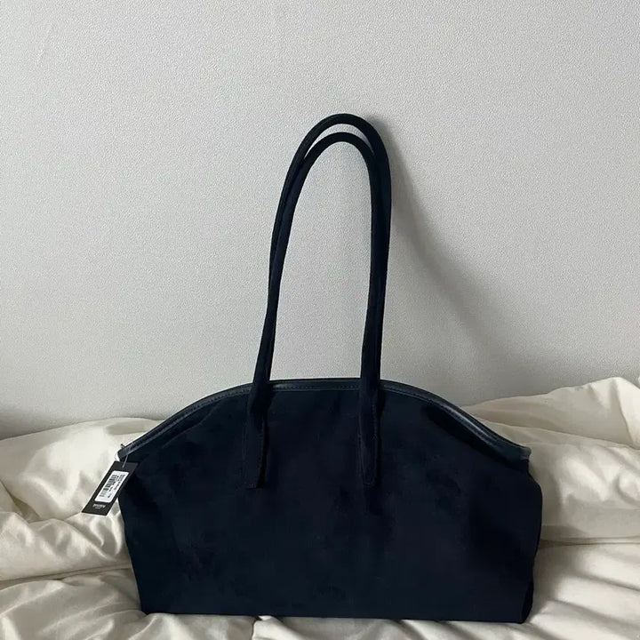 [BUNJANG] NewNew Navy Suede Shoulder Bag / 뉴뉴 네이비 스웨이드 숄더백 가방