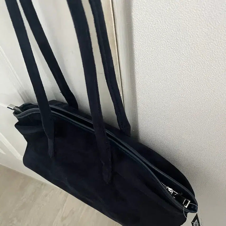 [BUNJANG] NewNew Navy Suede Shoulder Bag / 뉴뉴 네이비 스웨이드 숄더백 가방