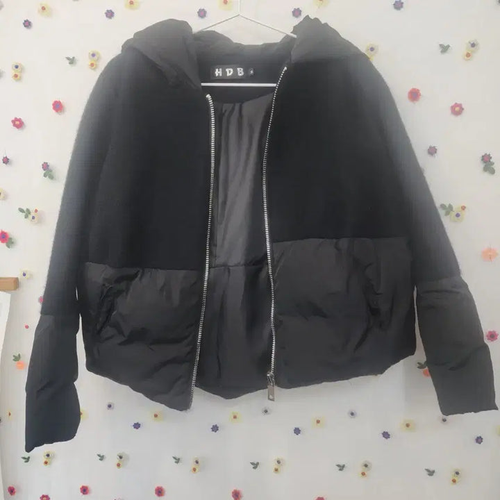 [BUNJANG] Black Hooded Padded Short Jacket (M Size) / 블랙 후드 지퍼 부분 패딩 숏 자켓 M사이즈