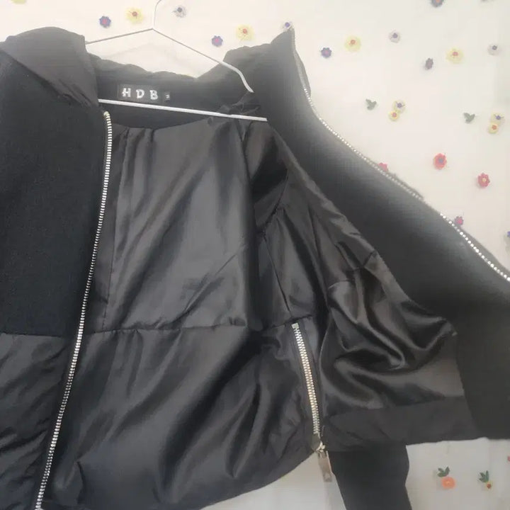 [BUNJANG] Black Hooded Padded Short Jacket (M Size) / 블랙 후드 지퍼 부분 패딩 숏 자켓 M사이즈
