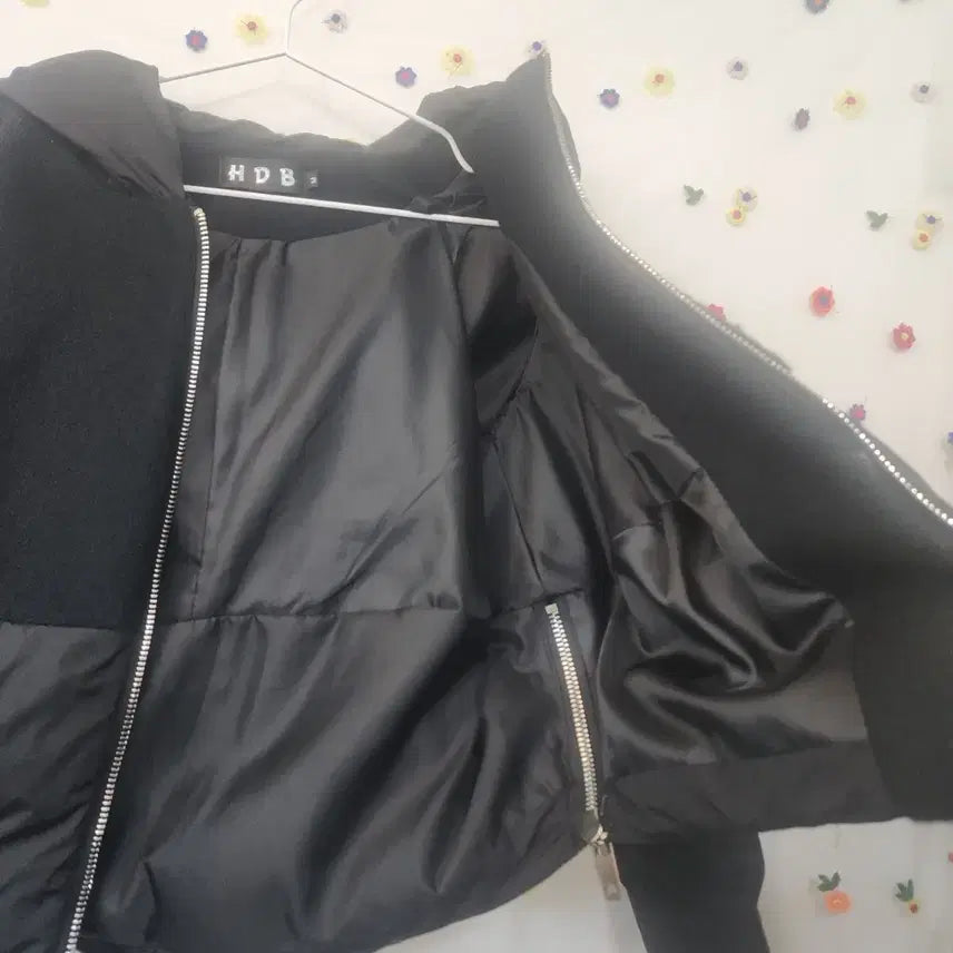 [BUNJANG] Black Hooded Padded Short Jacket (M Size) / 블랙 후드 지퍼 부분 패딩 숏 자켓 M사이즈