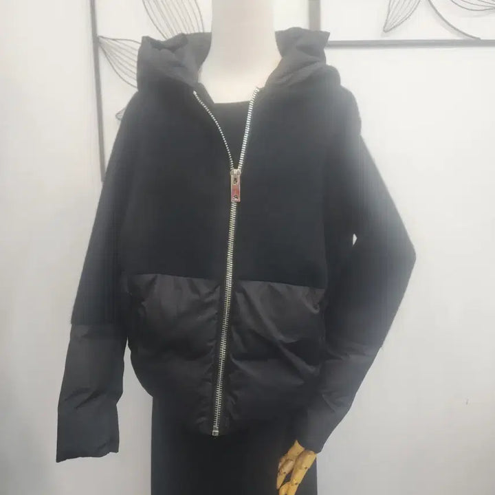 [BUNJANG] Black Hooded Padded Short Jacket (M Size) / 블랙 후드 지퍼 부분 패딩 숏 자켓 M사이즈