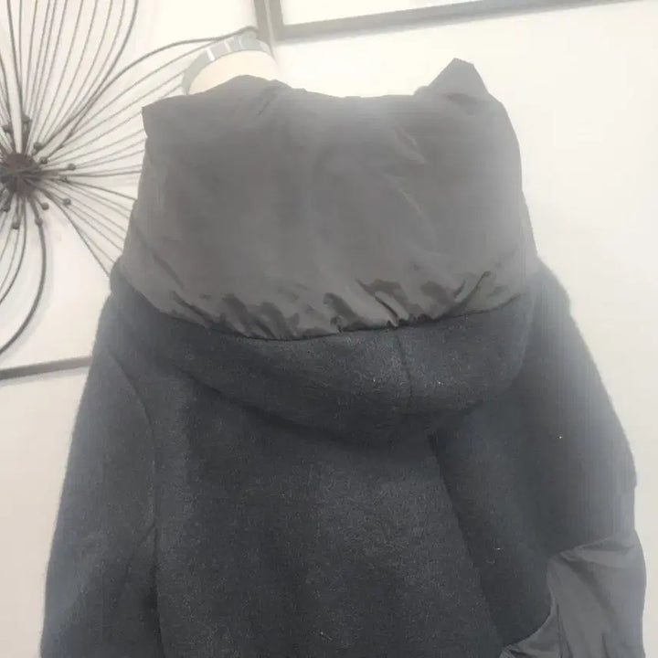 [BUNJANG] Black Hooded Padded Short Jacket (M Size) / 블랙 후드 지퍼 부분 패딩 숏 자켓 M사이즈