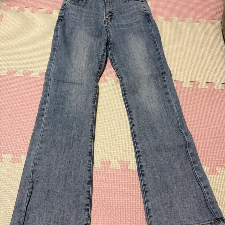 [BUNJANG] High-Waist Bootcut Jeans / 연청 부츠컷 하이웨스트 청바지