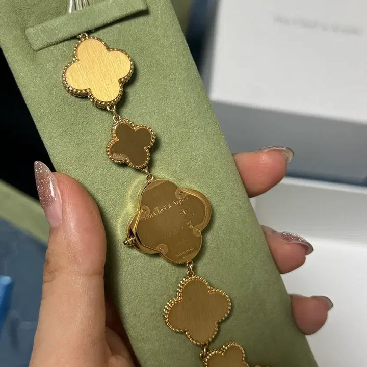 [BUNJANG] Van Cleef & Arpels Alhambra Quartz Watch / 반클리프아펠 알함브라 쿼츠시계 새상품