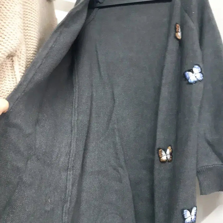 [BUNJANG] Unknown Embroidered Cardigan Black (Size: 55-66) / 나비 자수 가디건 블랙 미사용 55~66