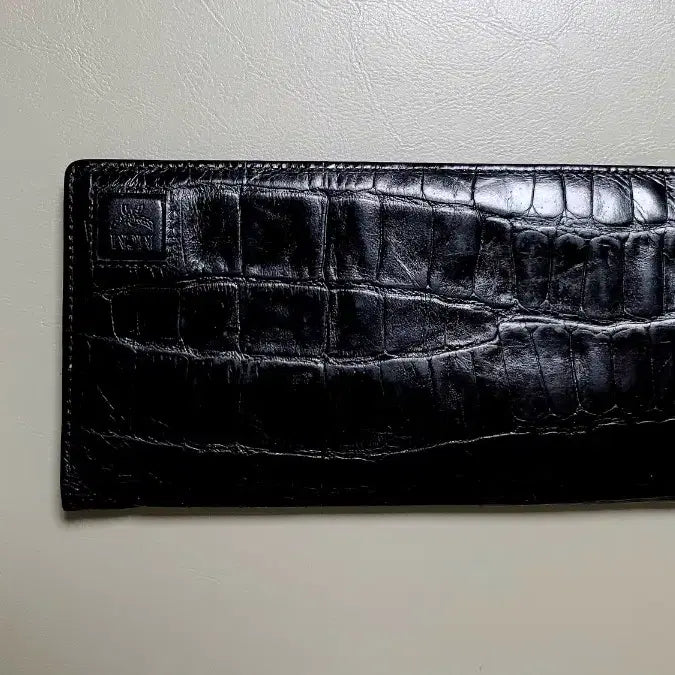 [SOLD OUT] MCM 빈티지 블랙 엠보싱 가죽 서류가방 (덤으로 + MCM장지갑)