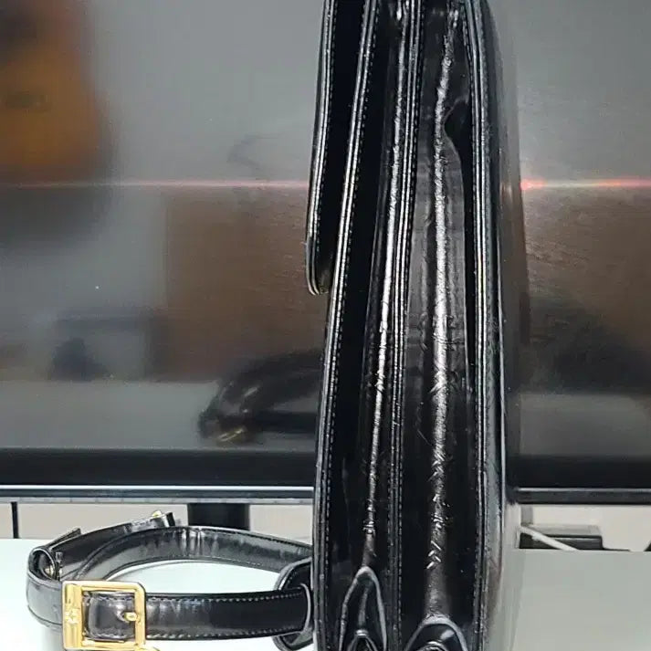 [SOLD OUT] MCM 빈티지 블랙 엠보싱 가죽 서류가방 (덤으로 + MCM장지갑)