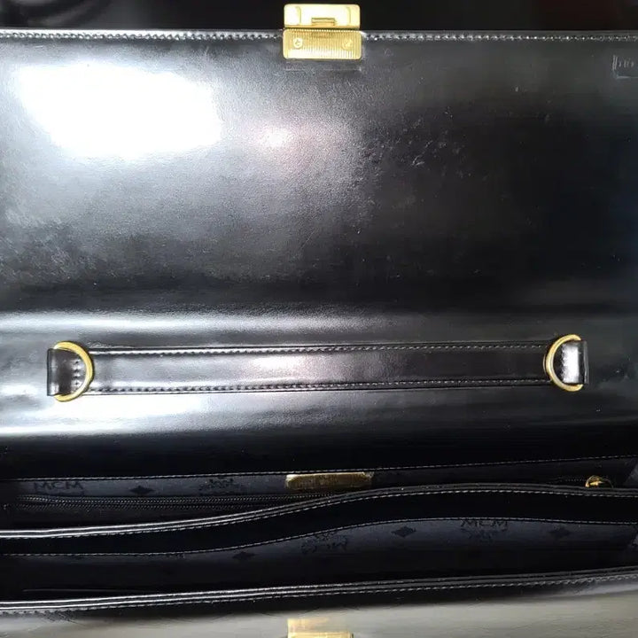 [SOLD OUT] MCM 빈티지 블랙 엠보싱 가죽 서류가방 (덤으로 + MCM장지갑)