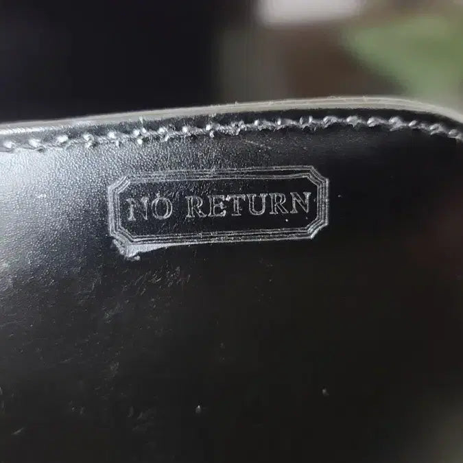 [SOLD OUT] MCM 빈티지 블랙 엠보싱 가죽 서류가방 (덤으로 + MCM장지갑)